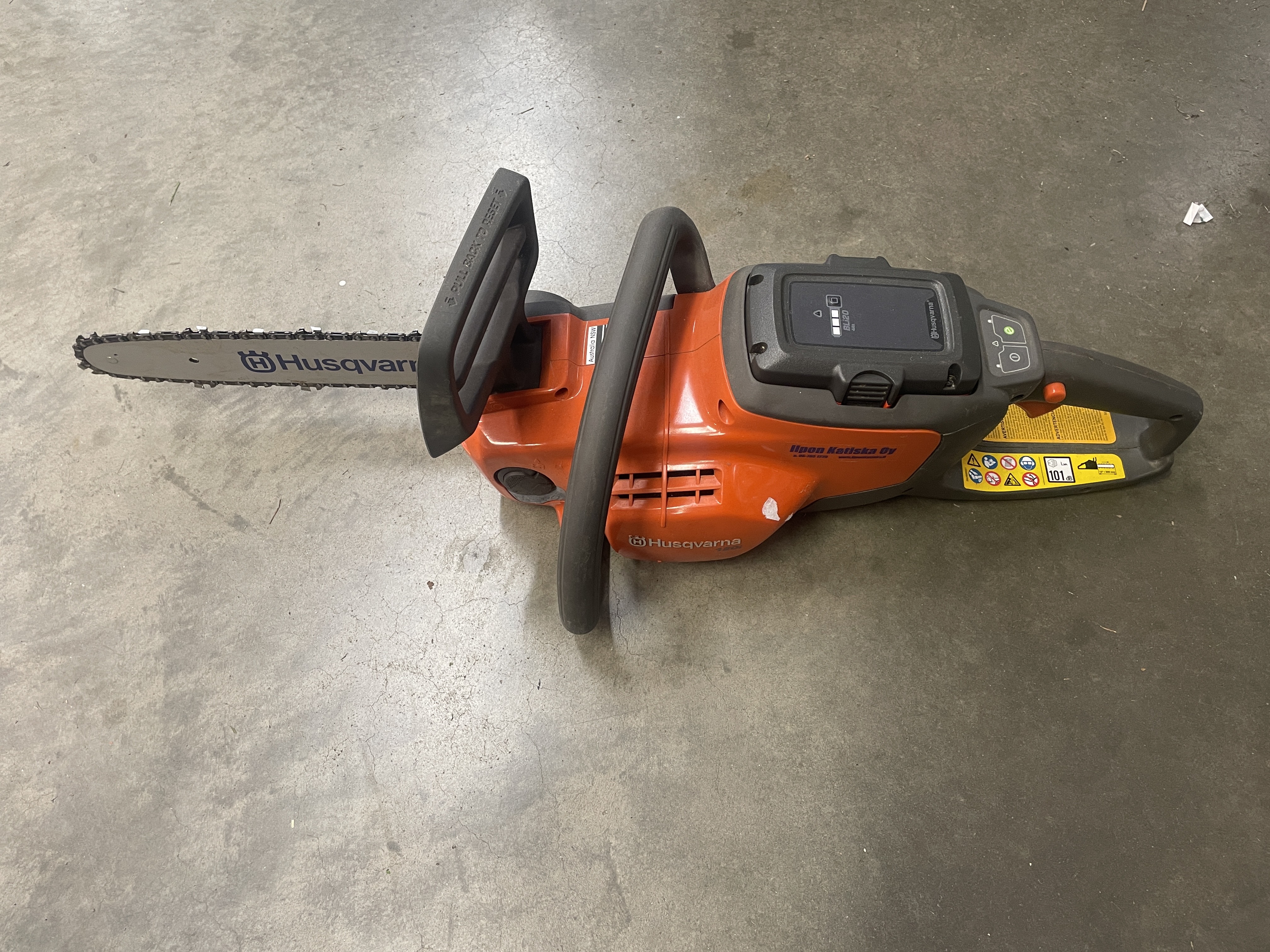 Husqvarna 120i akkusaha setti, testisaha