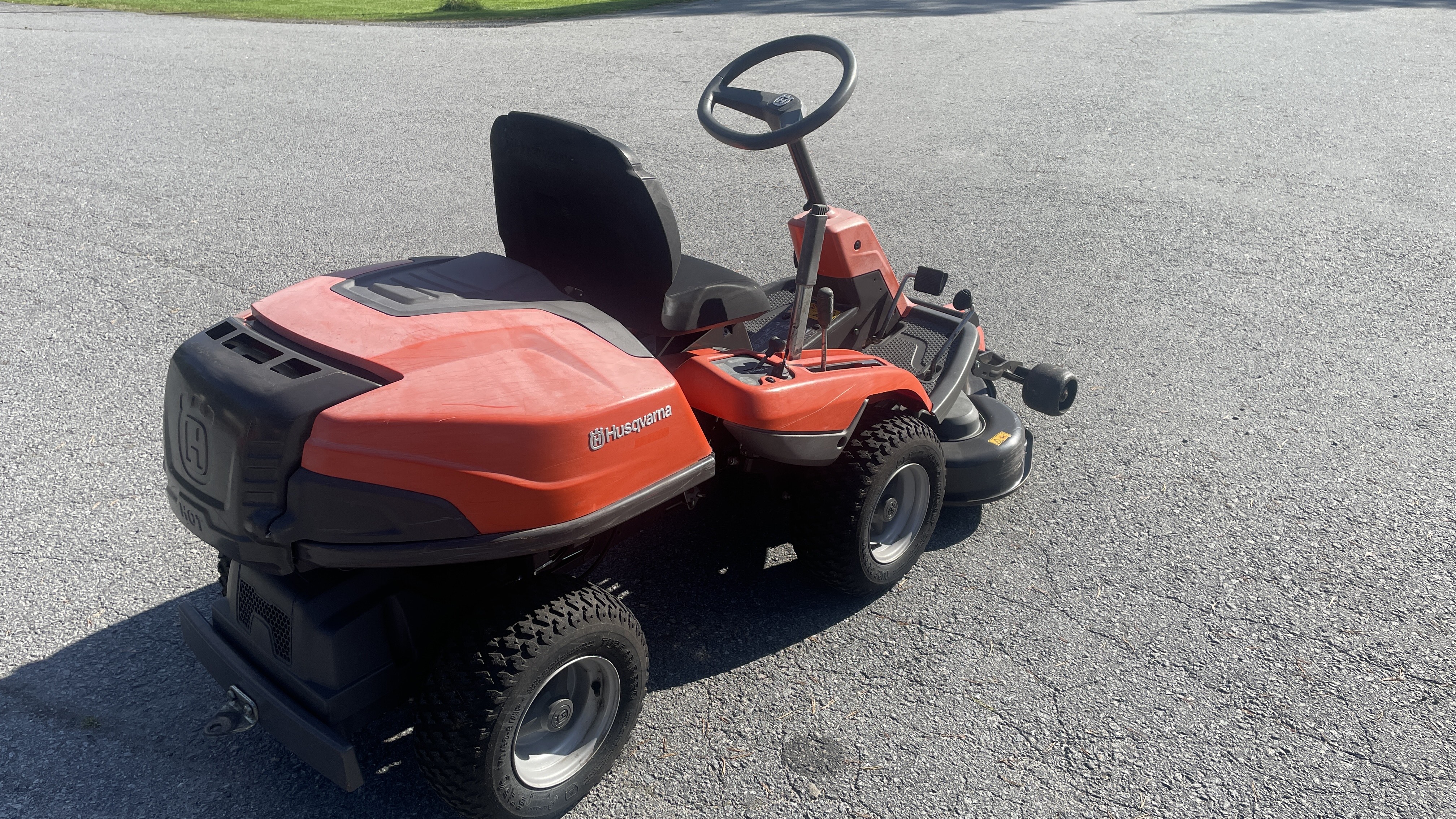 Husqvarna Rider 214 TC Etuleikkuri - käytetty -